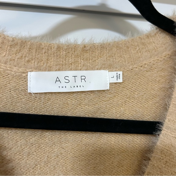 ASTR Ulta-Fuzzy Pearl Button Blouse - Picture 4 of 7